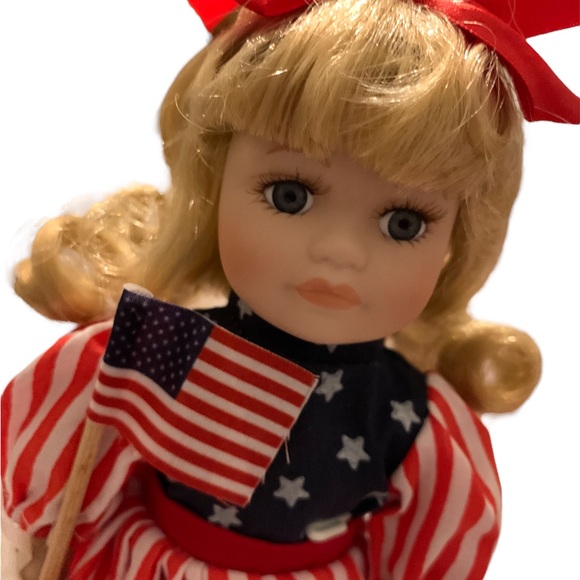 Royalton Collection Porcelain Doll Spirit of America Collection Samantha 10" - Picture 9 of 9
